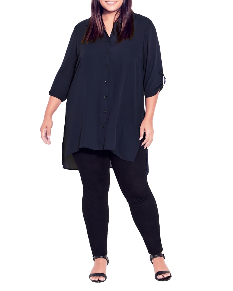 Front of a model wearing a size 18 River Longline Blouse in Navy by Ave Studio. | dia_product_style_image_id:297767